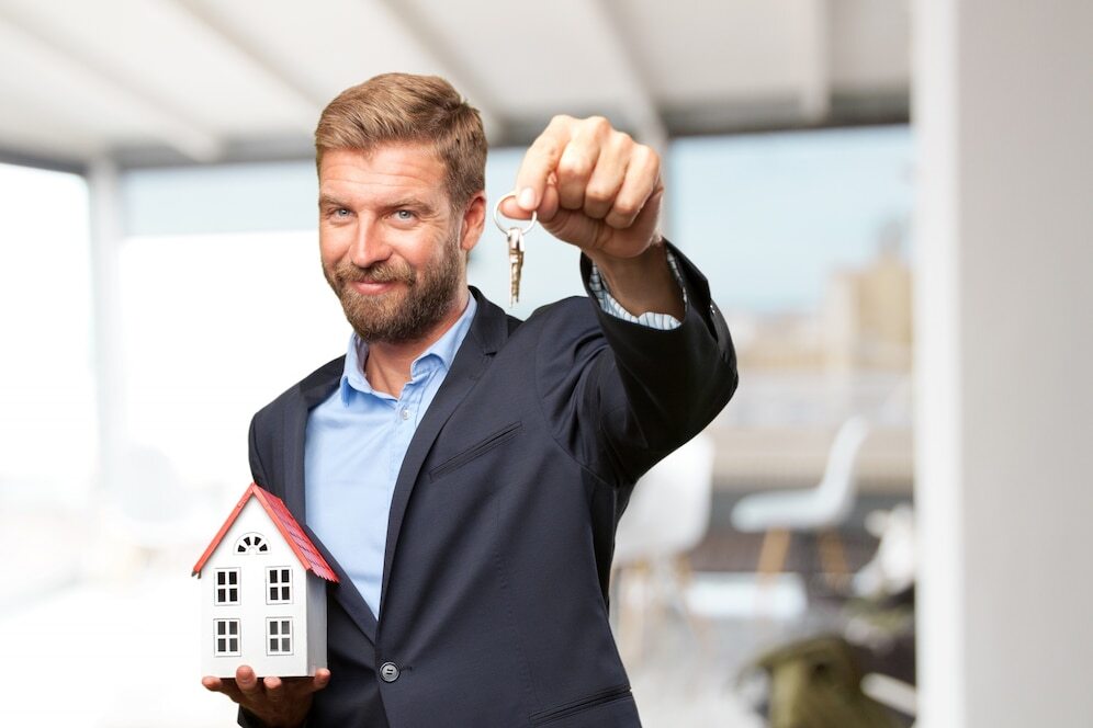blond-businessman-happy-expression_1194-3866
