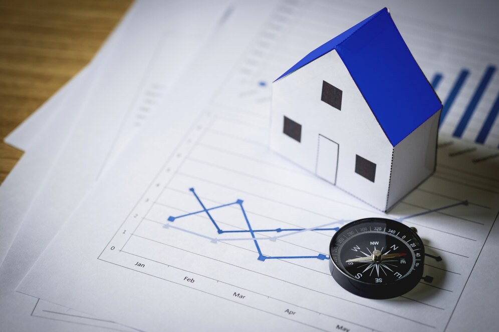 house-model-compass-plan-background-real-estate-concept_1423-179
