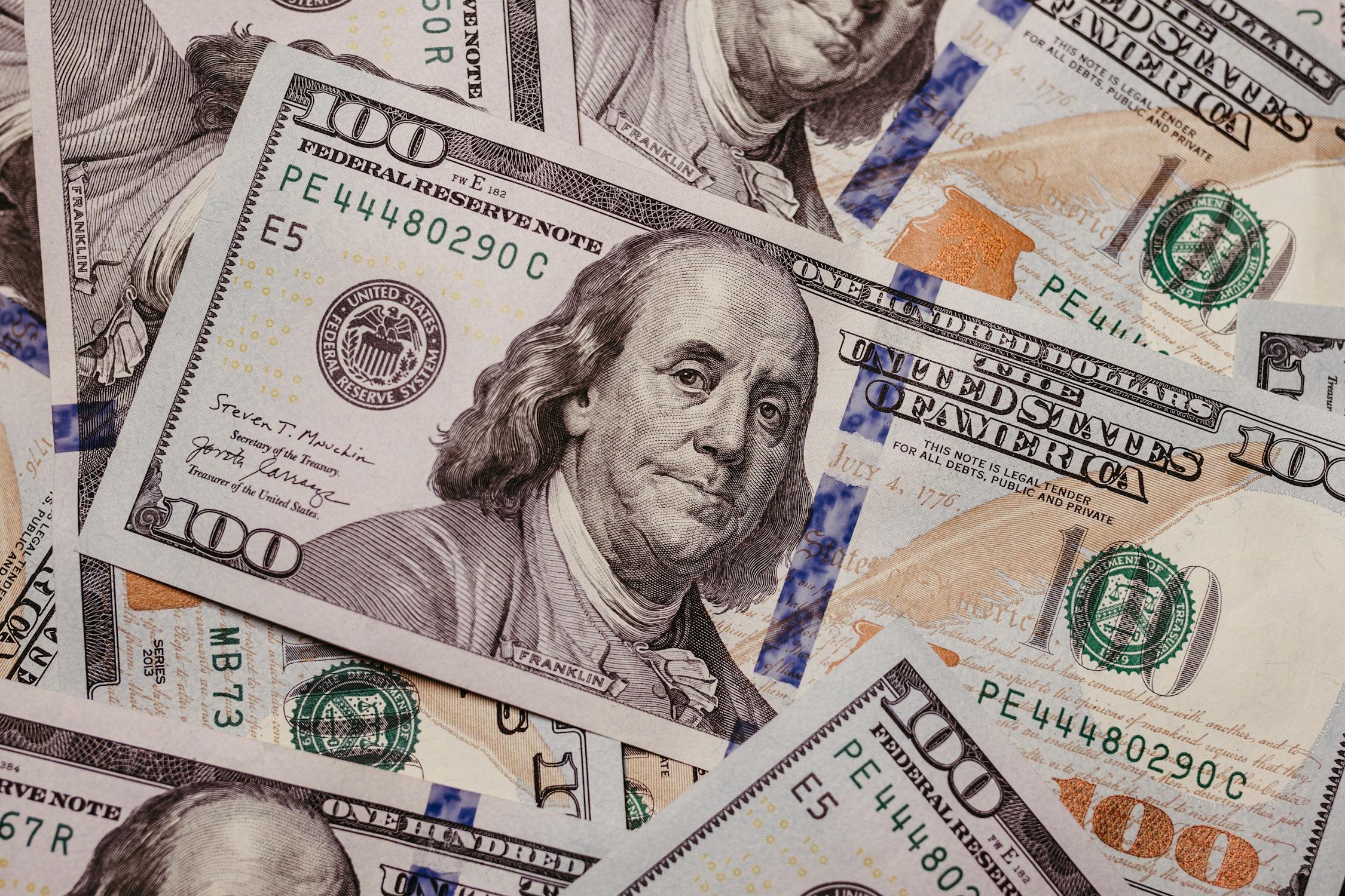 100-US dollar banknotes