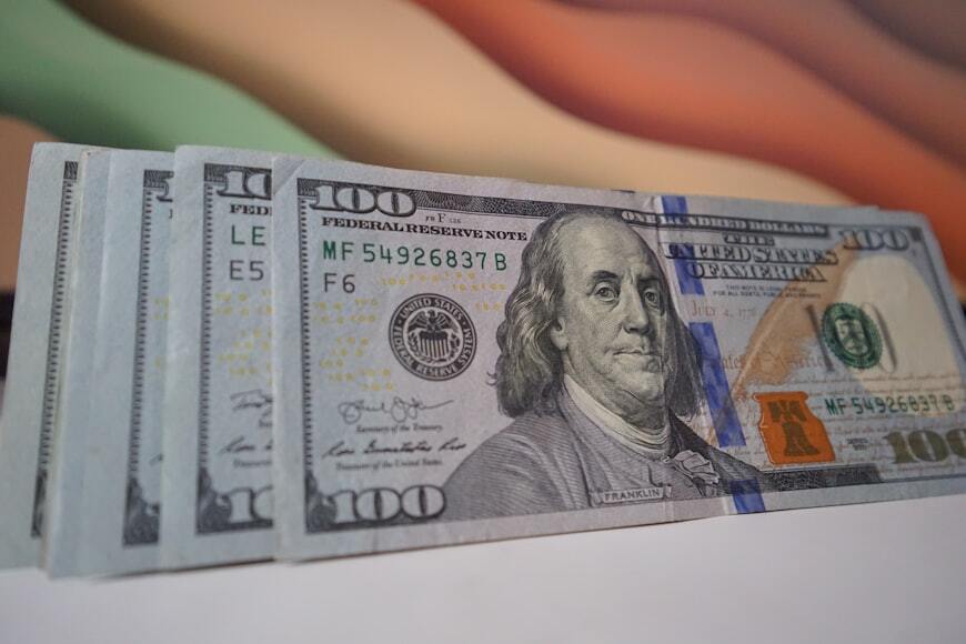 100 US dollar banknotes