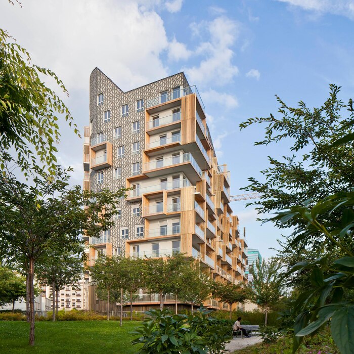 building-space_664434-5672