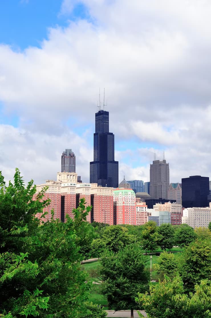chicago-skyline-with-trees-law-with-cloudy-blue-sky_649448-2796 chicago-skyline-with-trees-law-with-cloudy-blue-sky_649448-2796