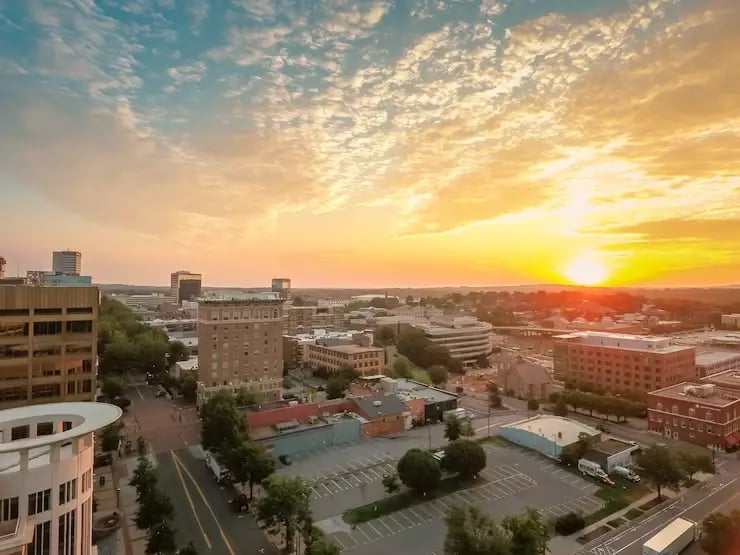 high-angle-shot-beautiful-cityscape-greenville-south-carolina-sunset_181624-10517 high-angle-shot-beautiful-cityscape-greenville-south-carolina-sunset_181624-10517