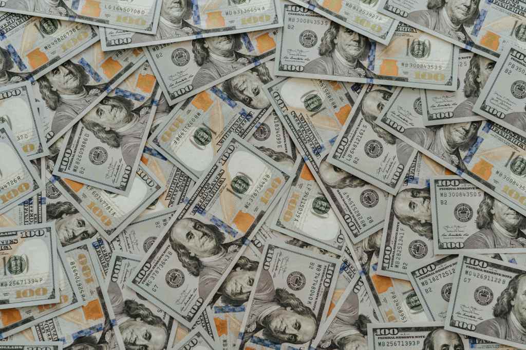 100 US dollar banknotes