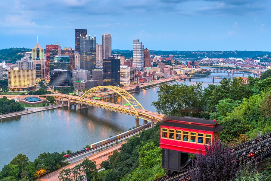 pittsburgh-pennsylvania-usa-downtown_1196024-1365 (1)