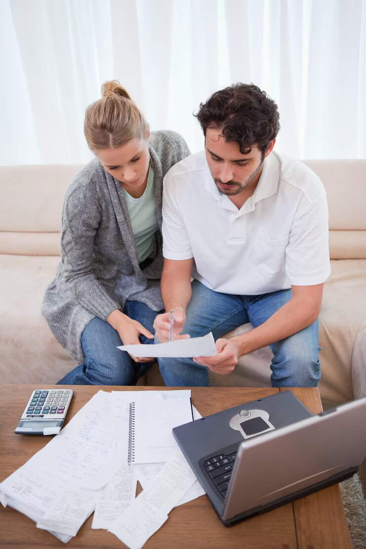 portrait-couple-doing-their-accounting-with-notebook_13339-196568 portrait-couple-doing-their-accounting-with-notebook_13339-196568