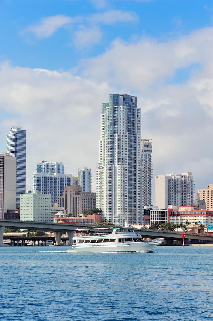 urban-city-architecture-miami-downtown-day_649448-4805