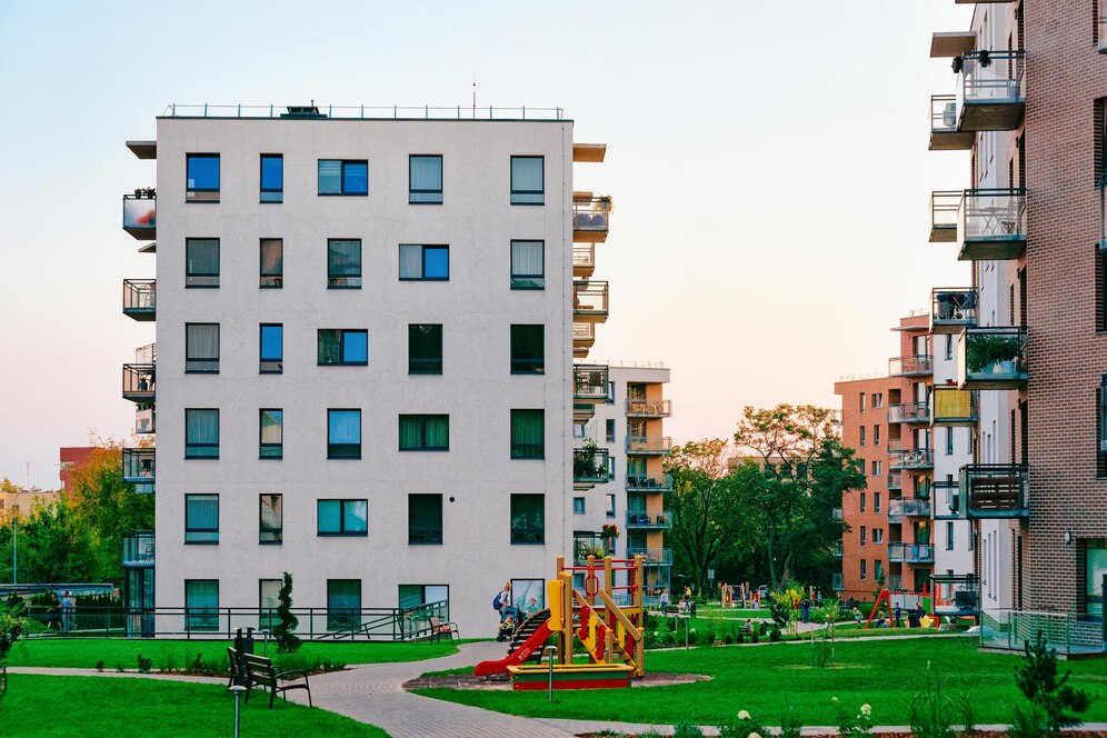 vilnius-lithuania-september-20-2018-modern-new-residential-apartment-building-exterior-concept-children-playground-outdoor-facilities_250132-17845 vilnius-lithuania-september-20-2018-modern-new-residential-apartment-building-exterior-concept-children-playground-outdoor-facilities_250132-17845